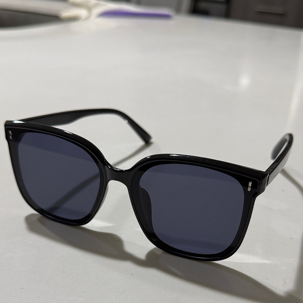 Black Square Sunglasses